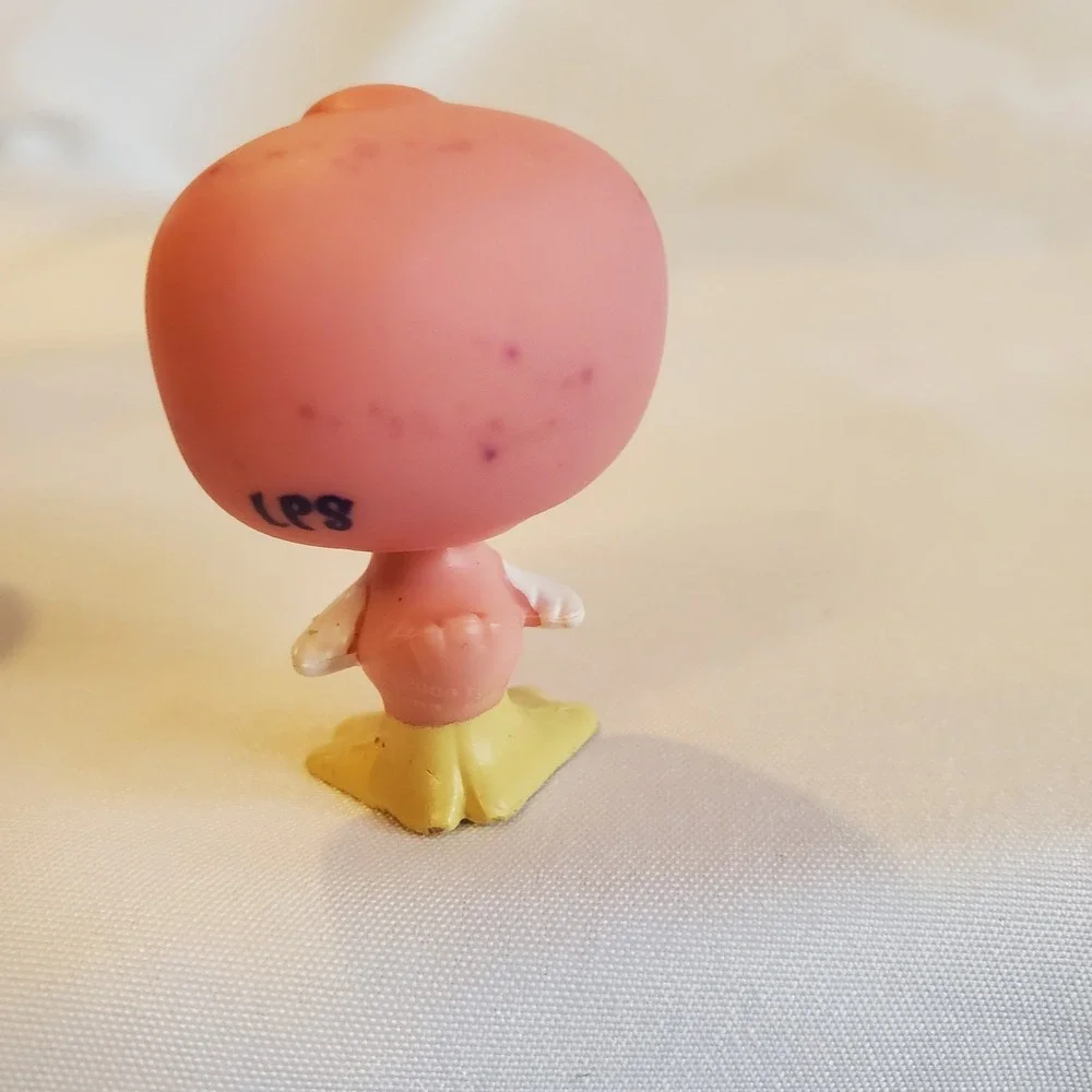 Littlest Pet Shop Authentic LPS #825 Pink Duck Aqua Blue Tear Drop Eyes Hasbro